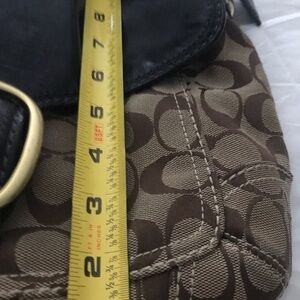 Coach bag size shown good condition 35$. Tan/brown medium size
